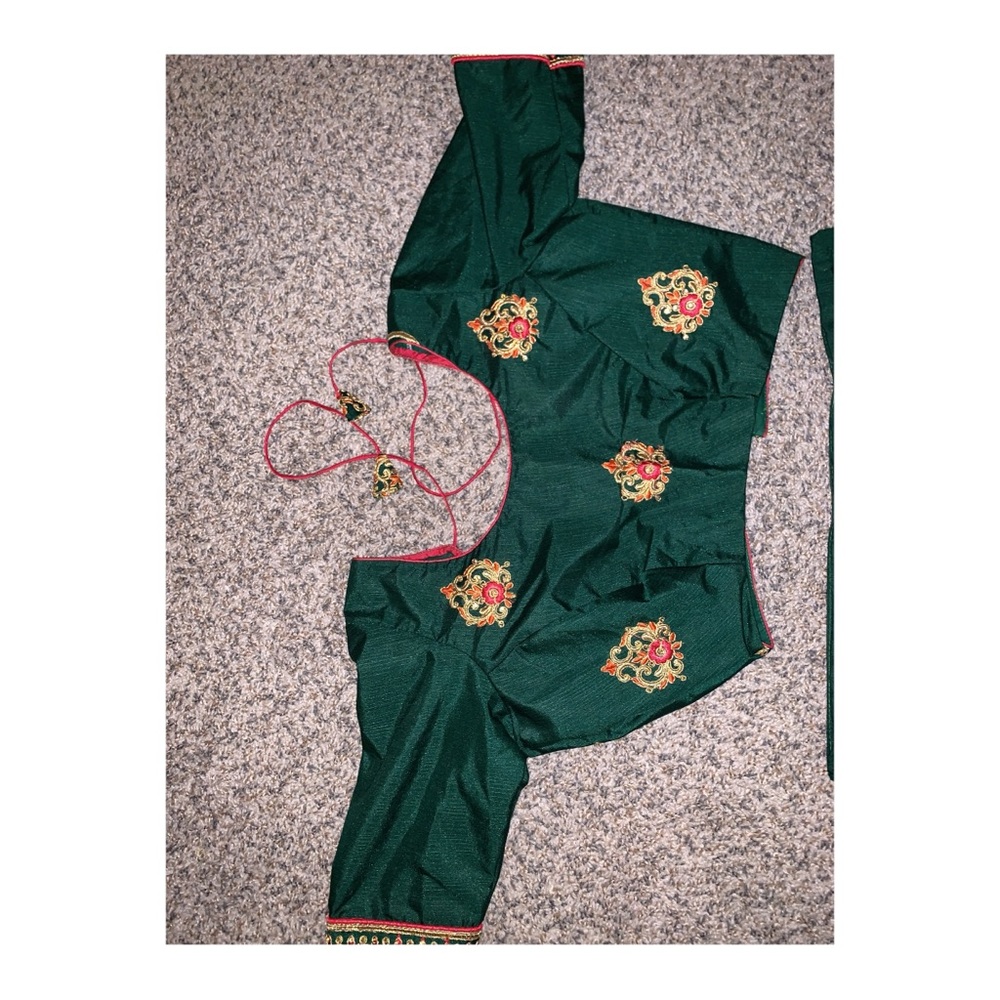 Ghagra Choli - Picture 2 of 3